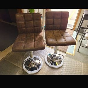 2 Adjustable Stools